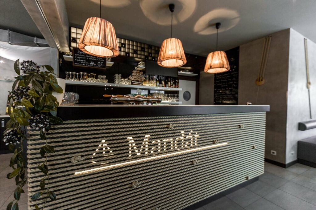 Hotel Mandát 16