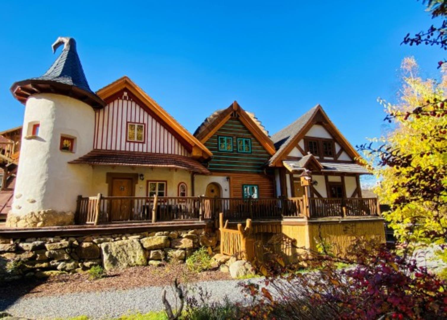 Hotel Podlesí & Pohádková vesnička