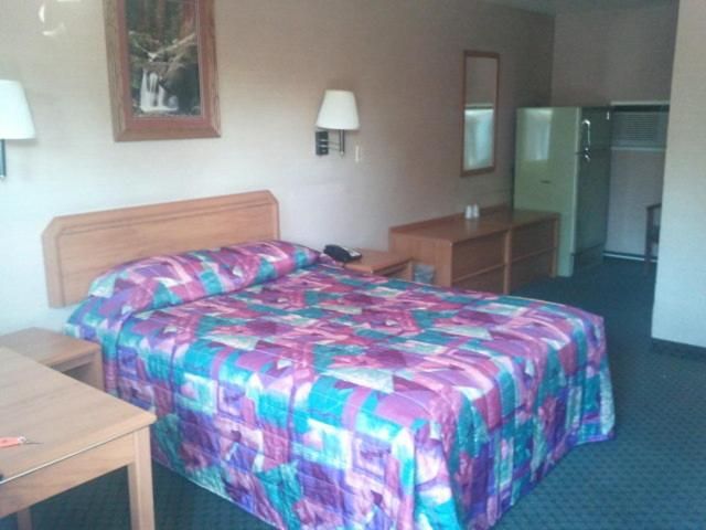 Aaron Motel 8