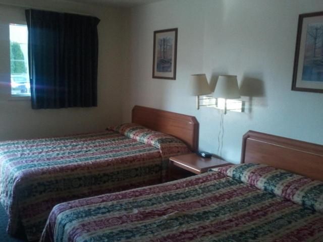 Aaron Motel 10