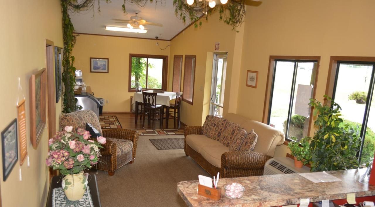 Arbor Inn of Historic Marshall 7
