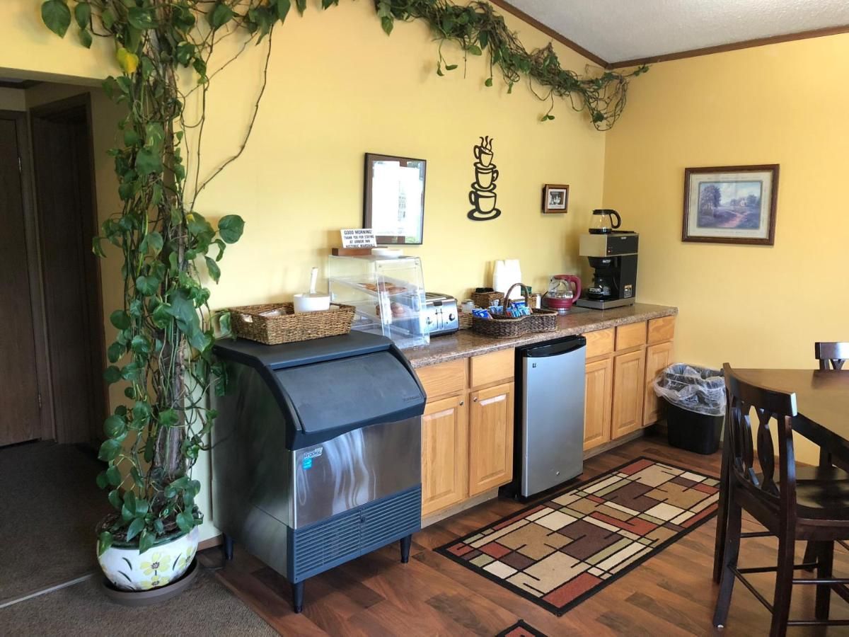 Arbor Inn of Historic Marshall 8