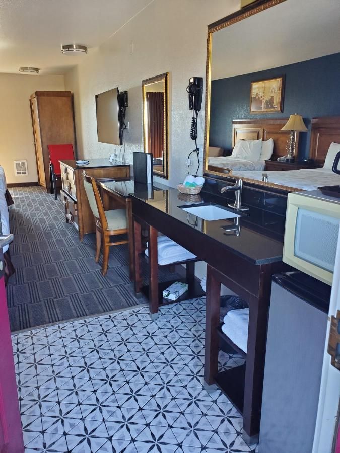 Water Front Inn 6