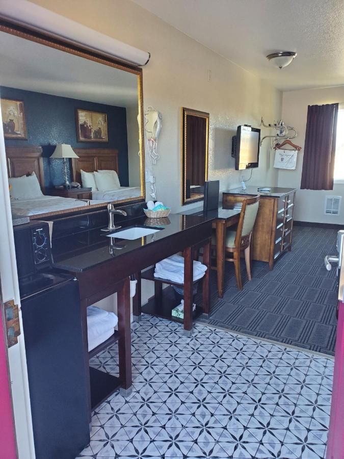 Water Front Inn 7