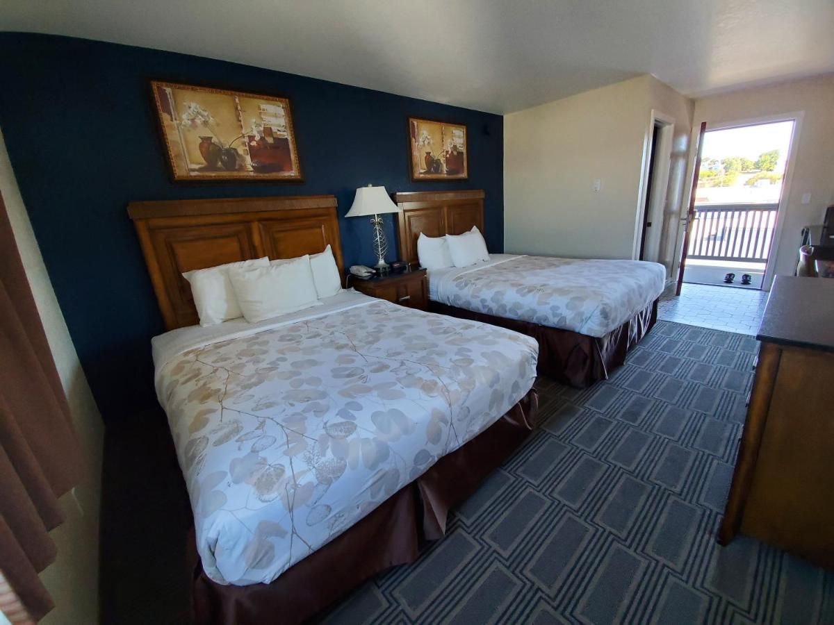 Water Front Inn 9
