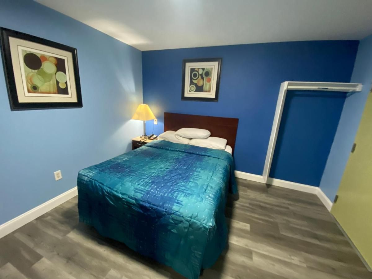 Red Carpet Inn & Suites Wrightstown 9