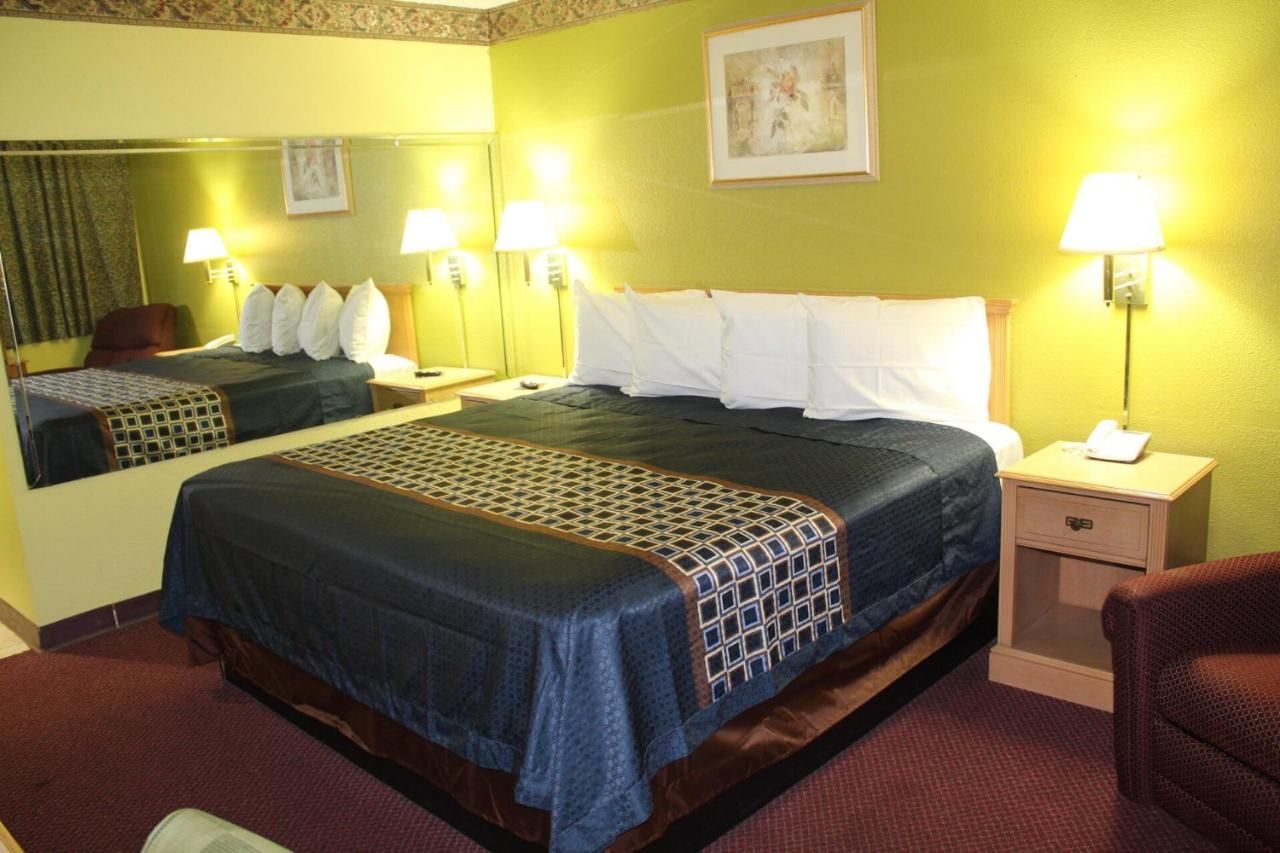 Hutchinson Inn 10