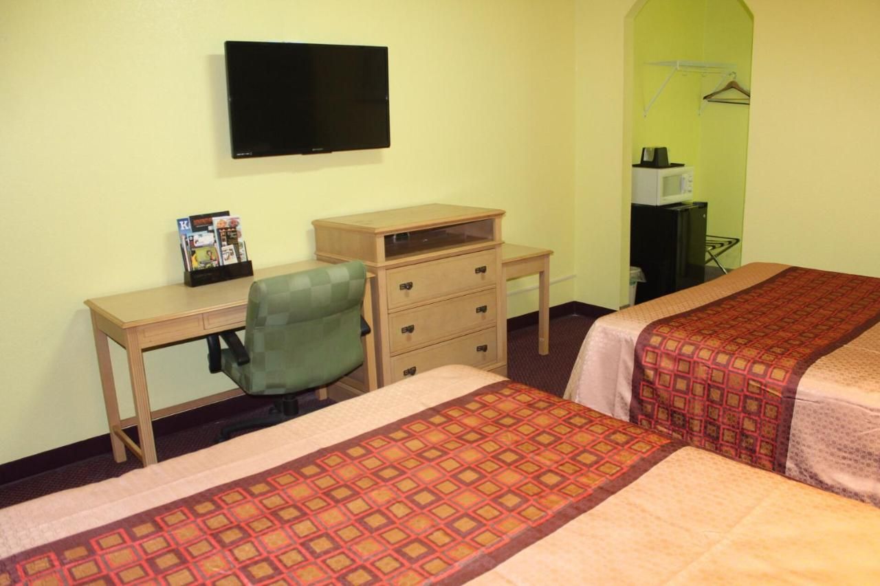 Hutchinson Inn 6