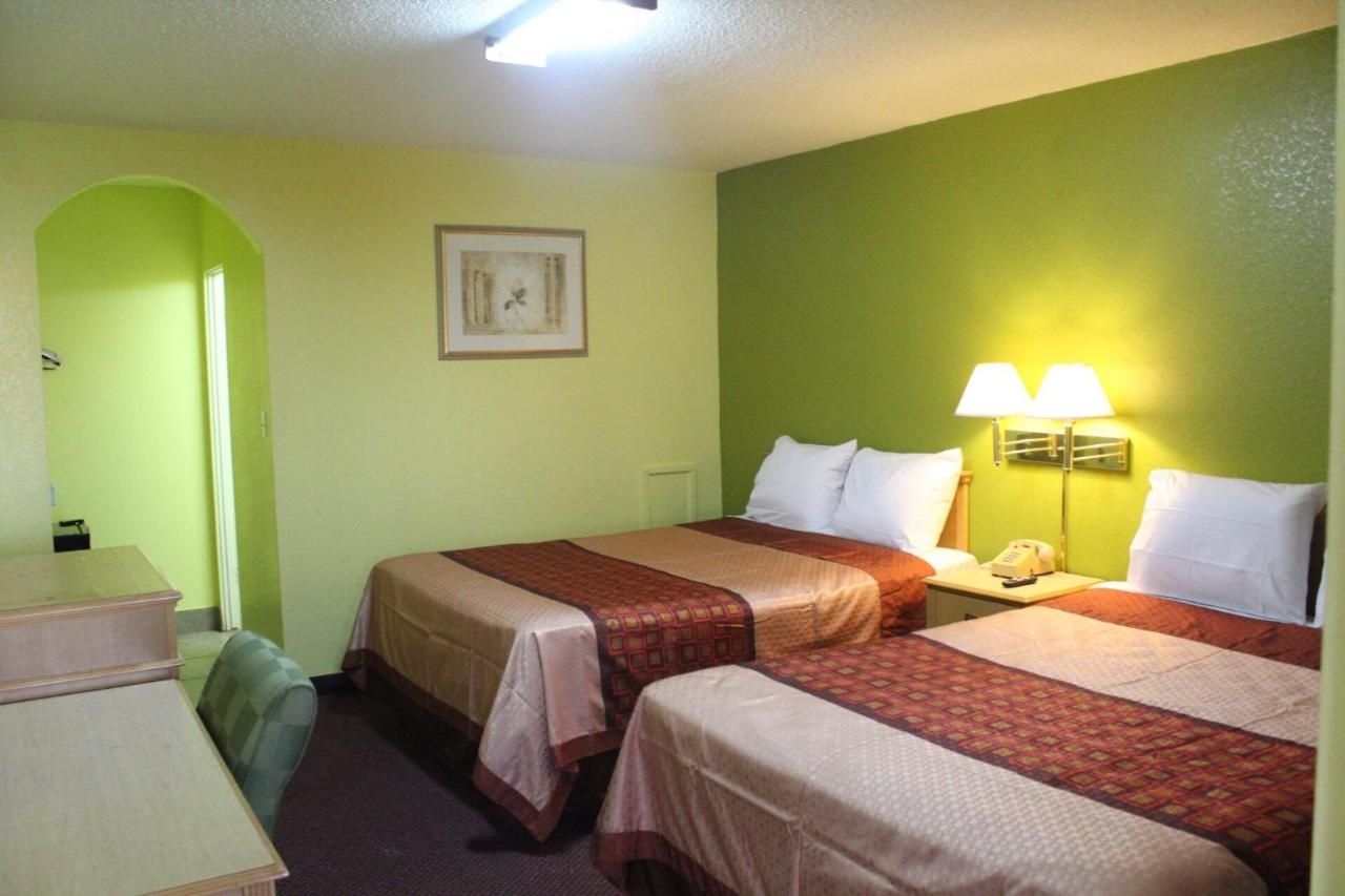Hutchinson Inn 9