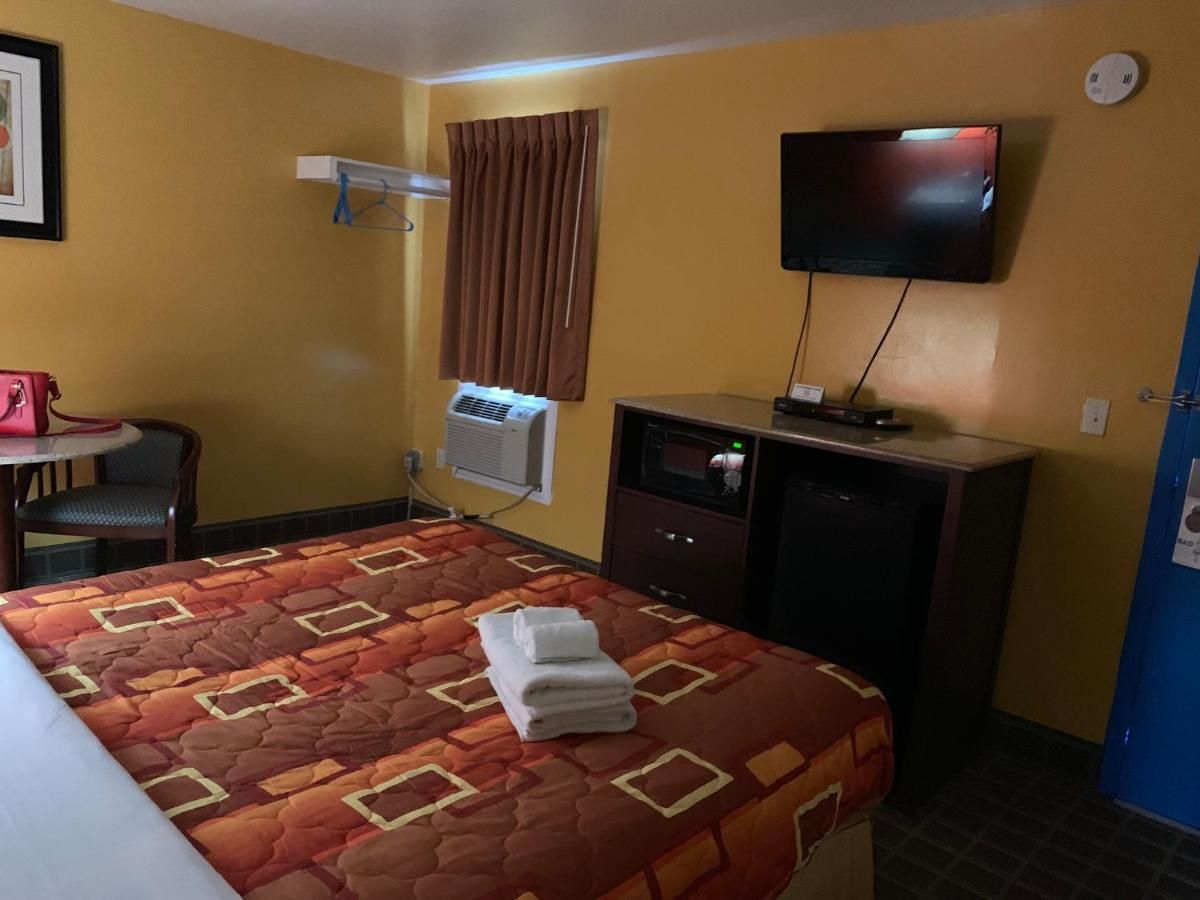 Scottish Inns Wrightstown 8