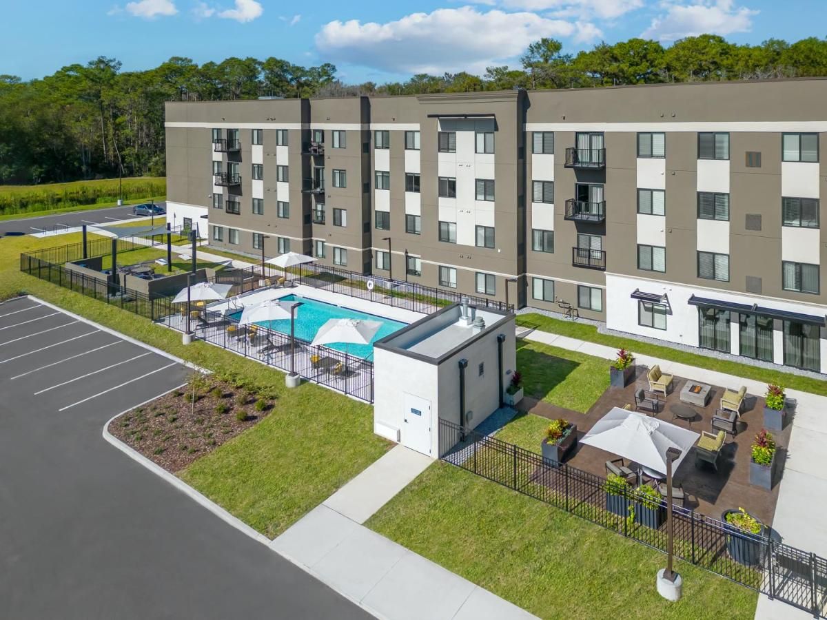 WaterWalk Extended Stay by Wyndham Jacksonville Deerwood Pk 10