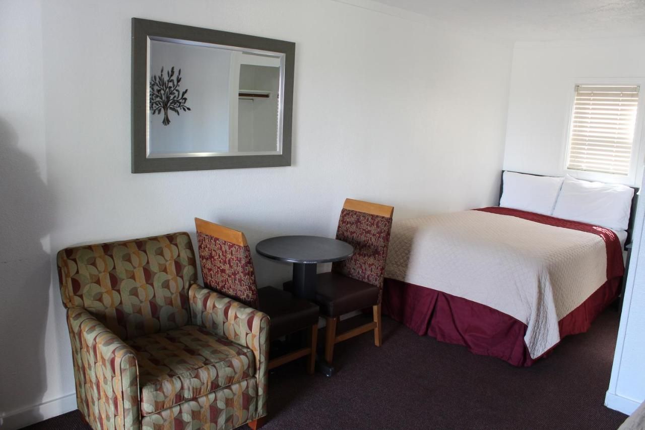 Chalet Motel 10