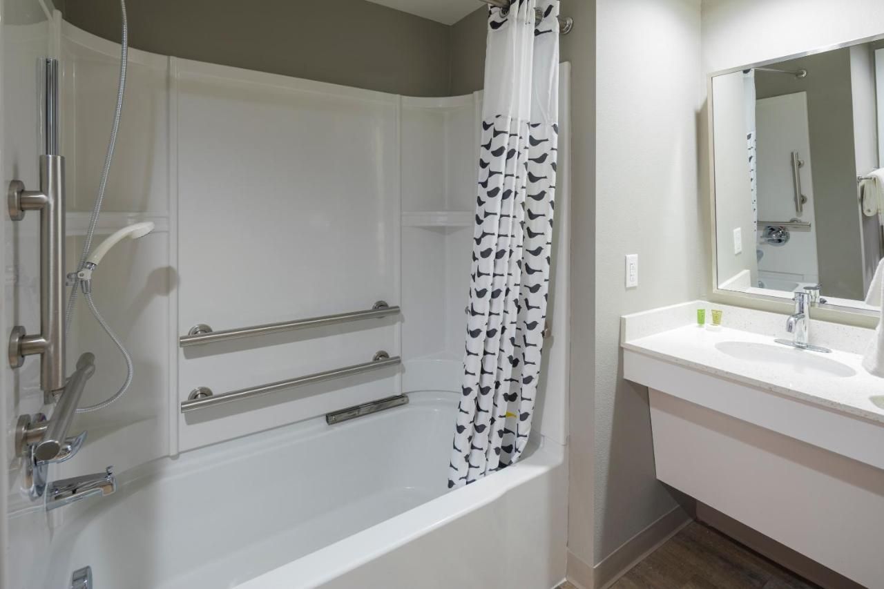 Uptown Suites Extended Stay Miami FL – Homestead 8