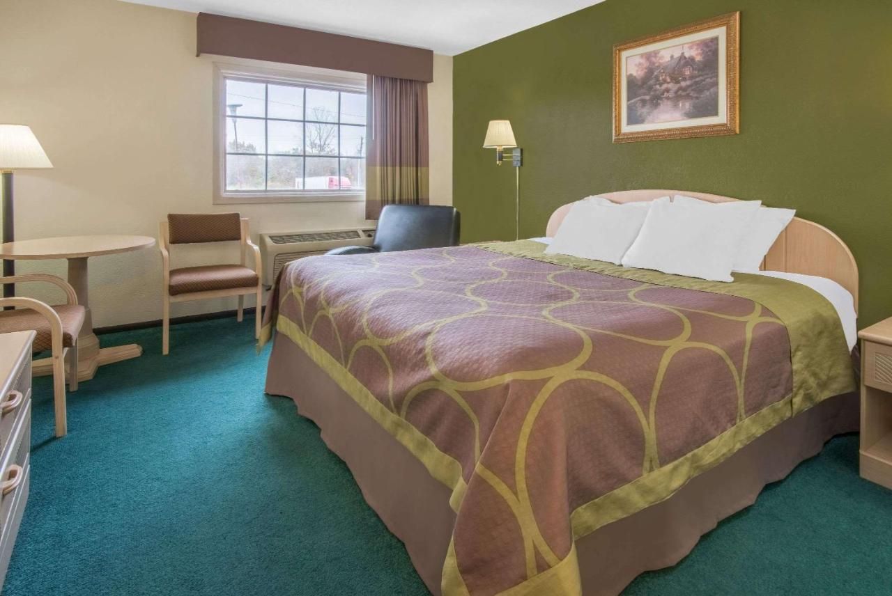 Super 8 by Wyndham Wooster 7