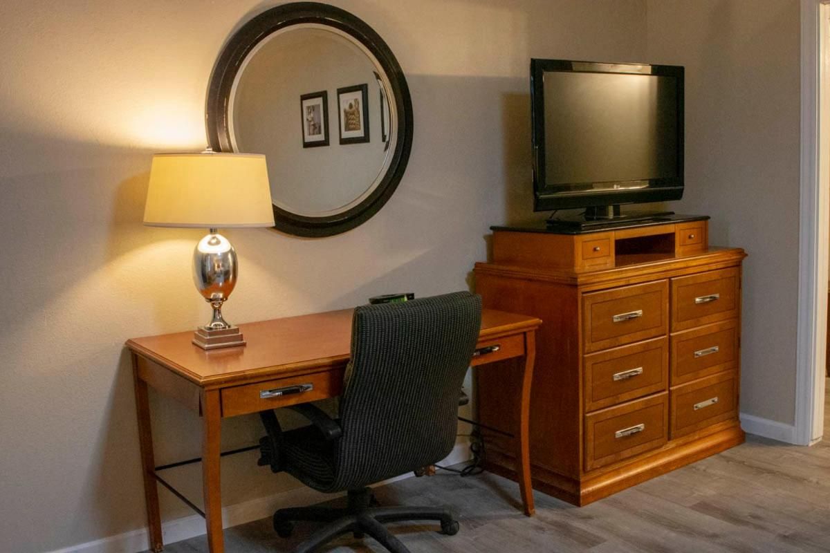 SOUTHERN STAR INN 8
