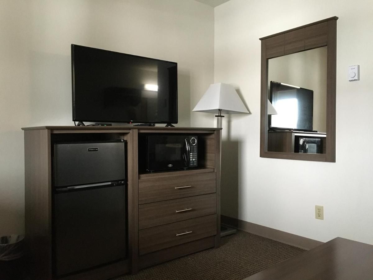 Lakes Area Inn 9