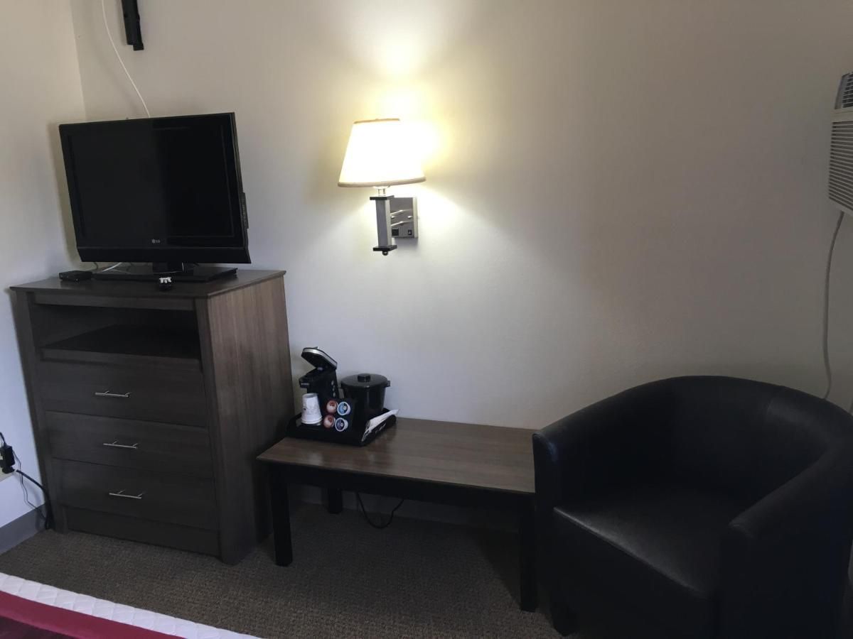 Lakes Area Inn 8