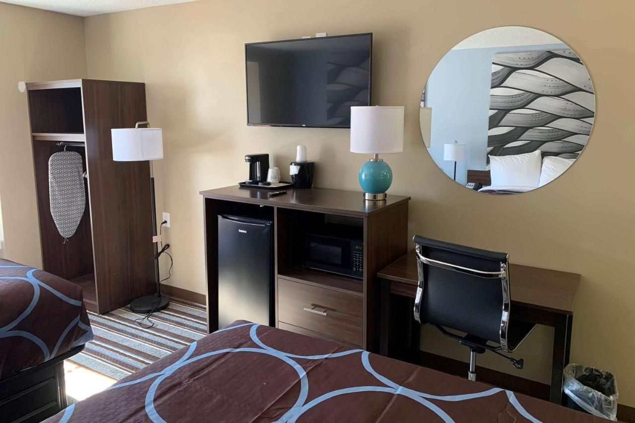 Super 8 by Wyndham Joliet 9