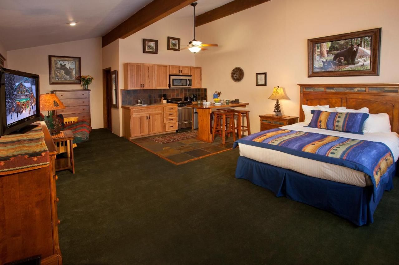 Cottam's Lodge by Alpine Village Suites 7