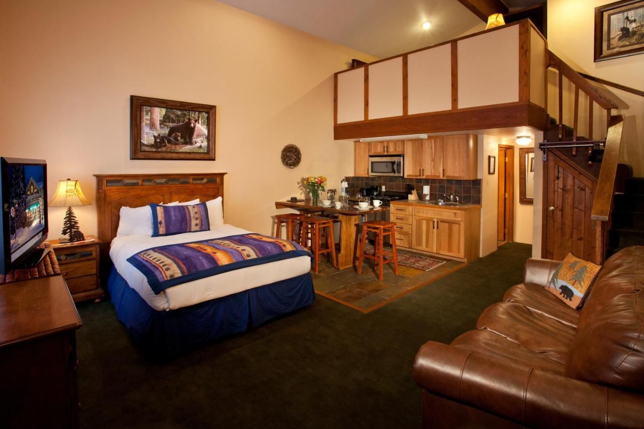 Cottam's Lodge by Alpine Village Suites 8