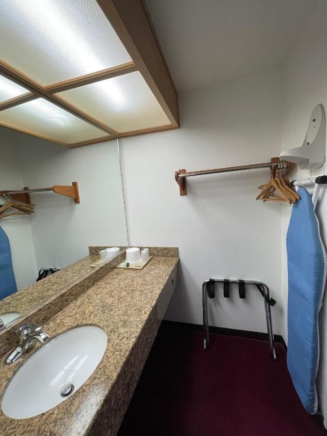 Chino Motel 9