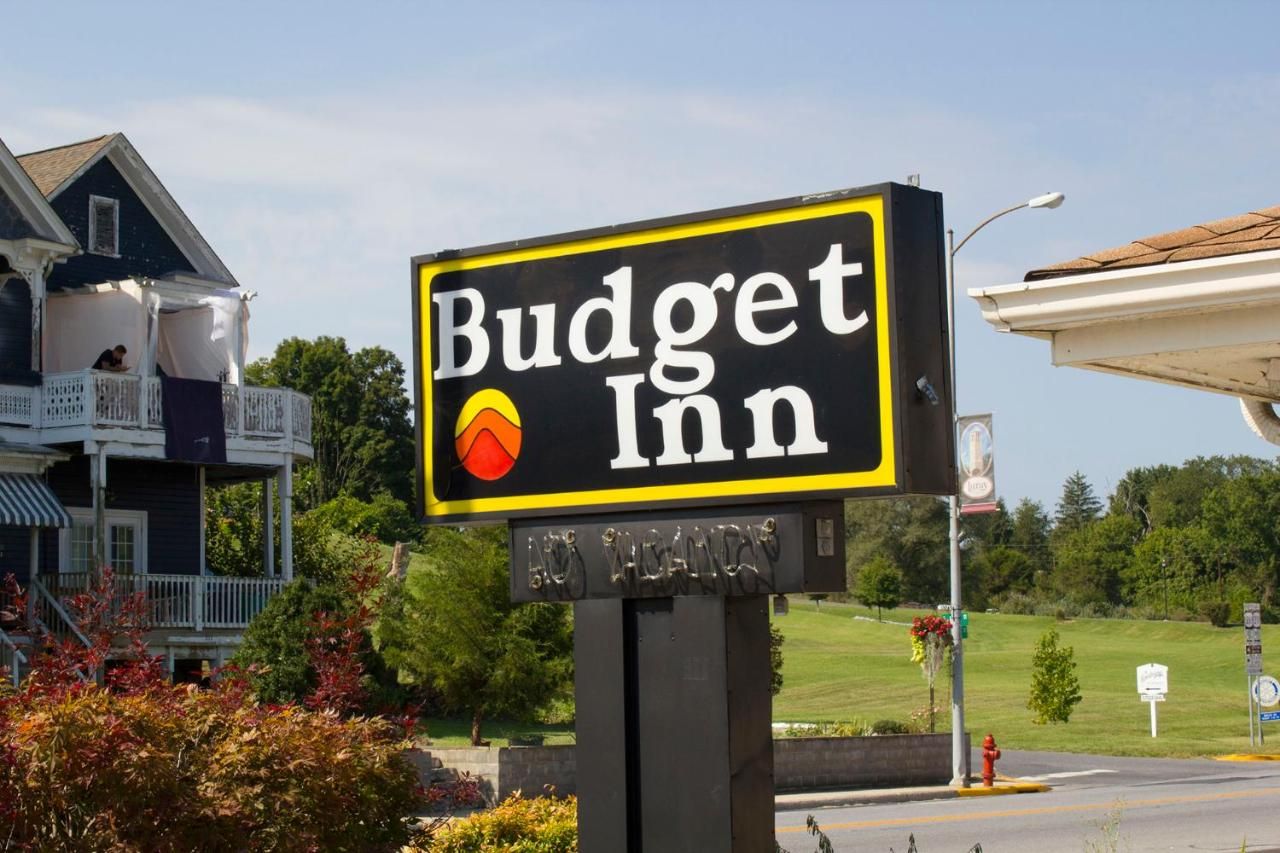 Budget Inn 8