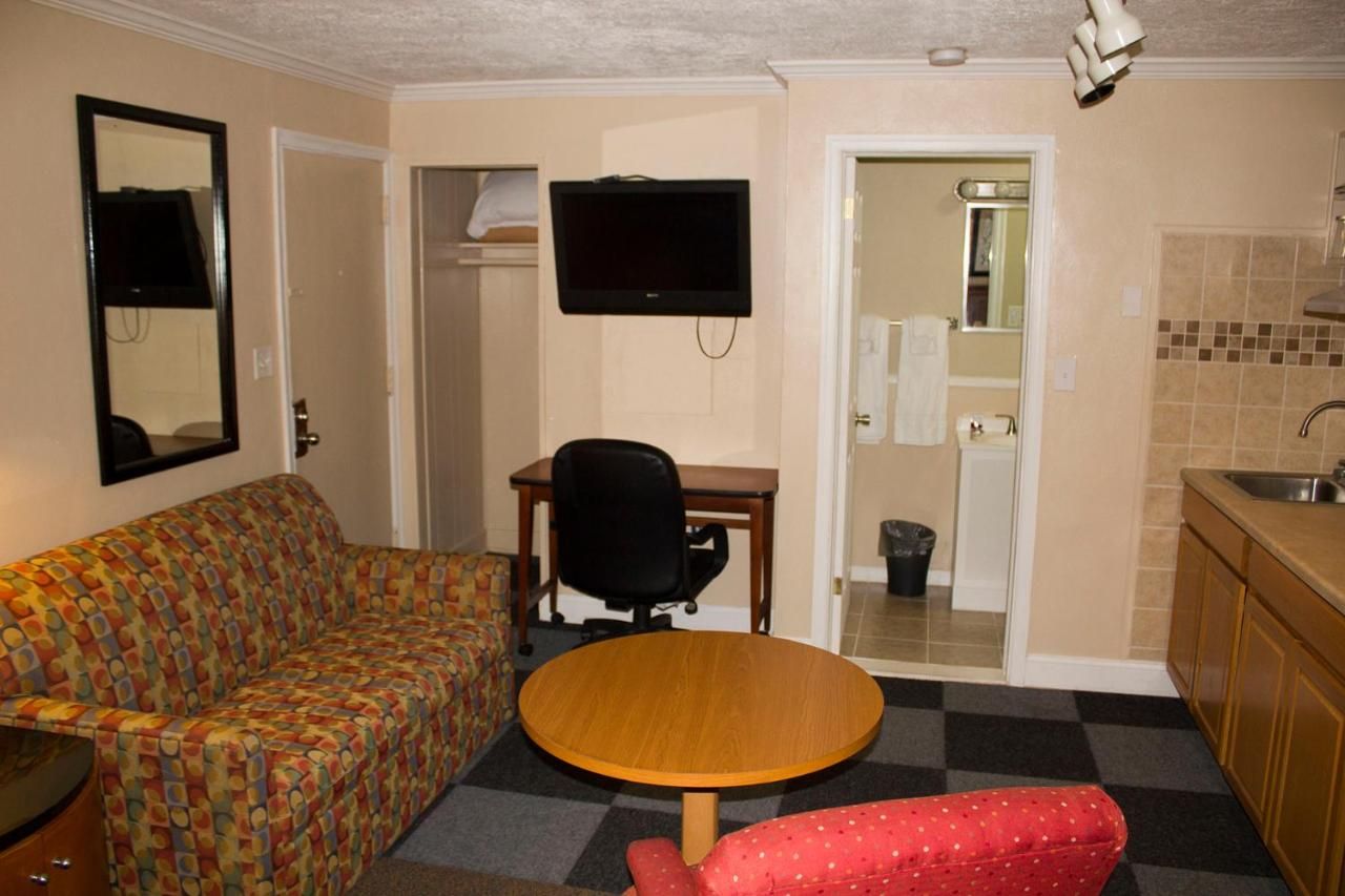 Budget Inn 10