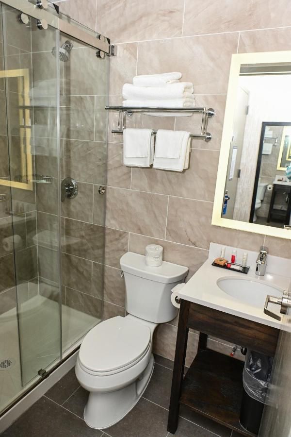 Days Inn by Wyndham Bronx NYC 9