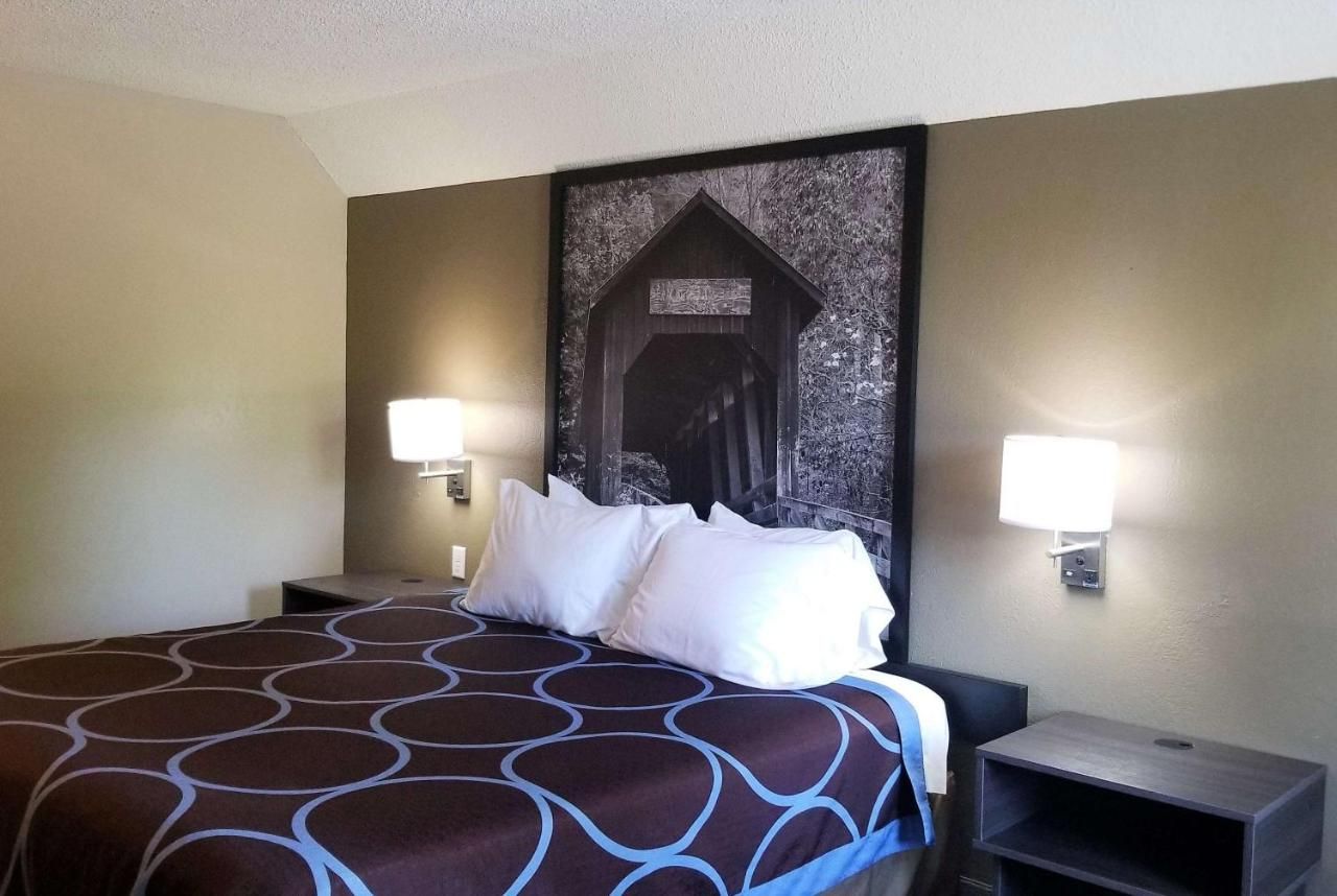 Super 8 by Wyndham Brownsburg 8