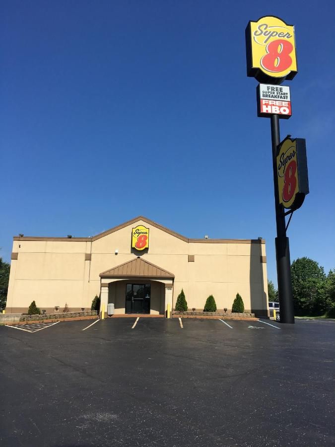 Super 8 by Wyndham Brownsburg 7