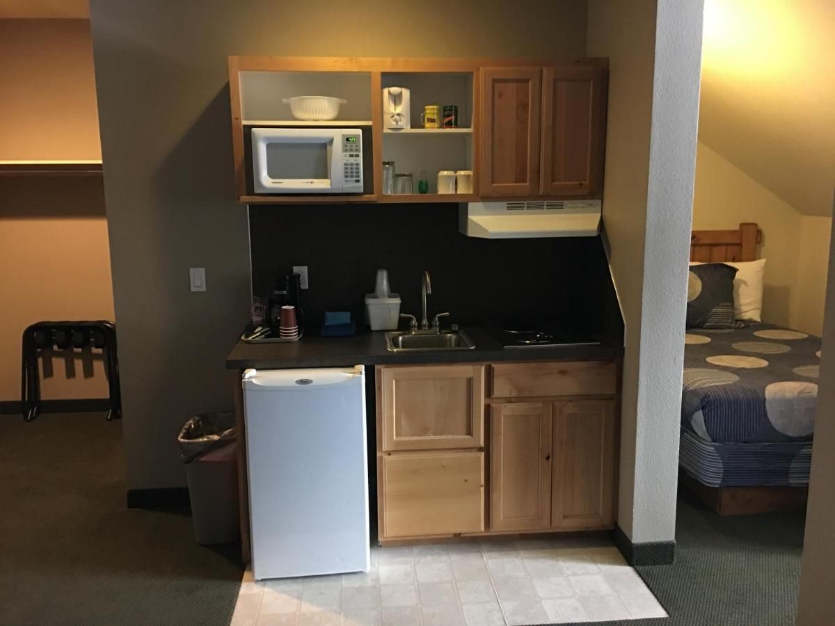 Boulder Creek Inn 9