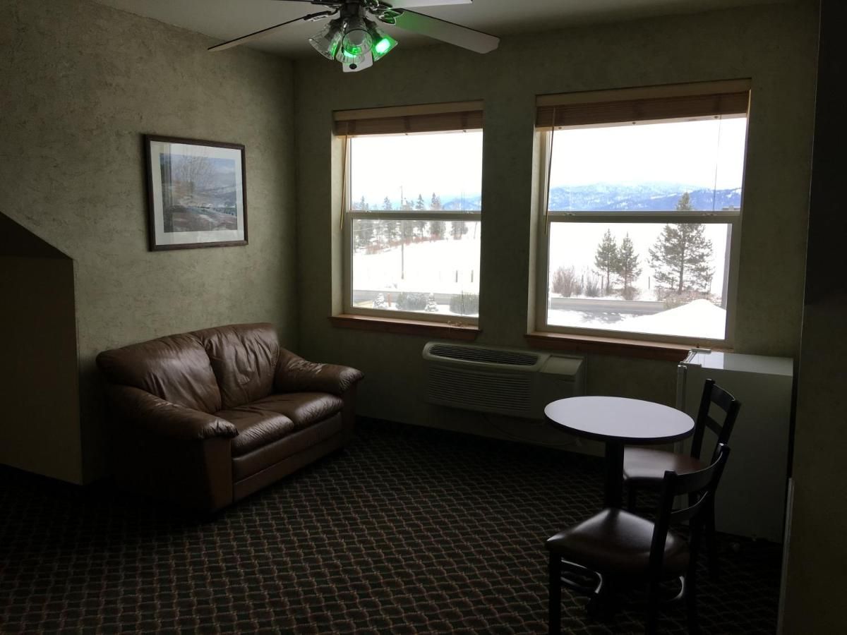 Boulder Creek Inn 10