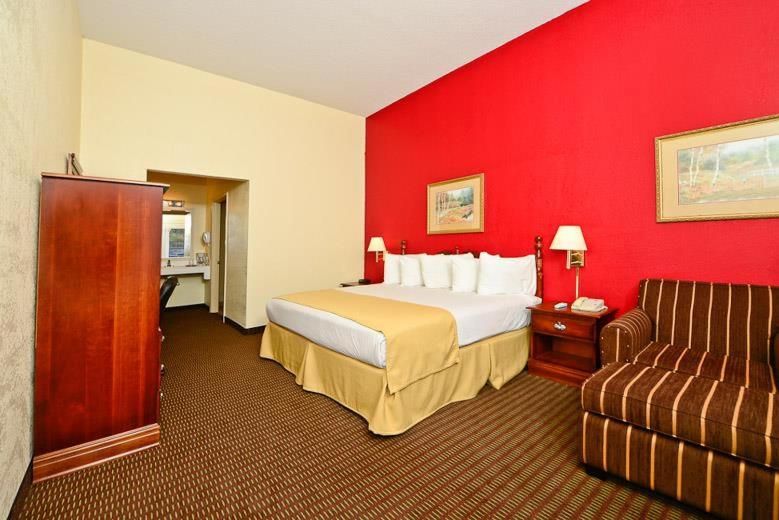 Manchester Heritage Inn & Suites 7