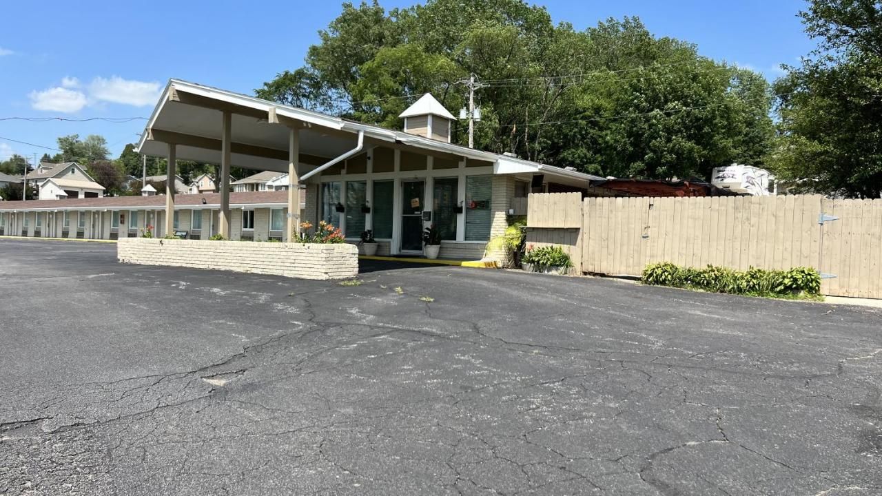 Capri Motel 8