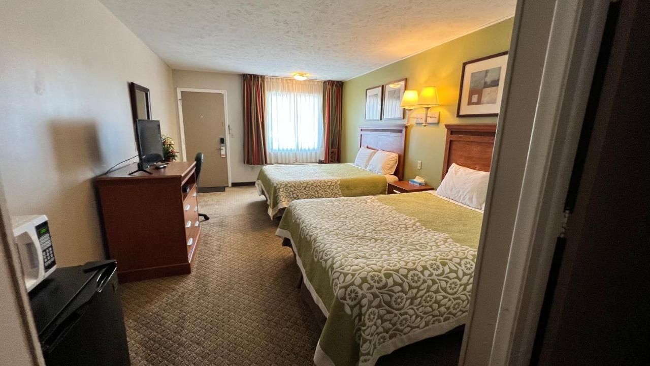 Capri Motel 10