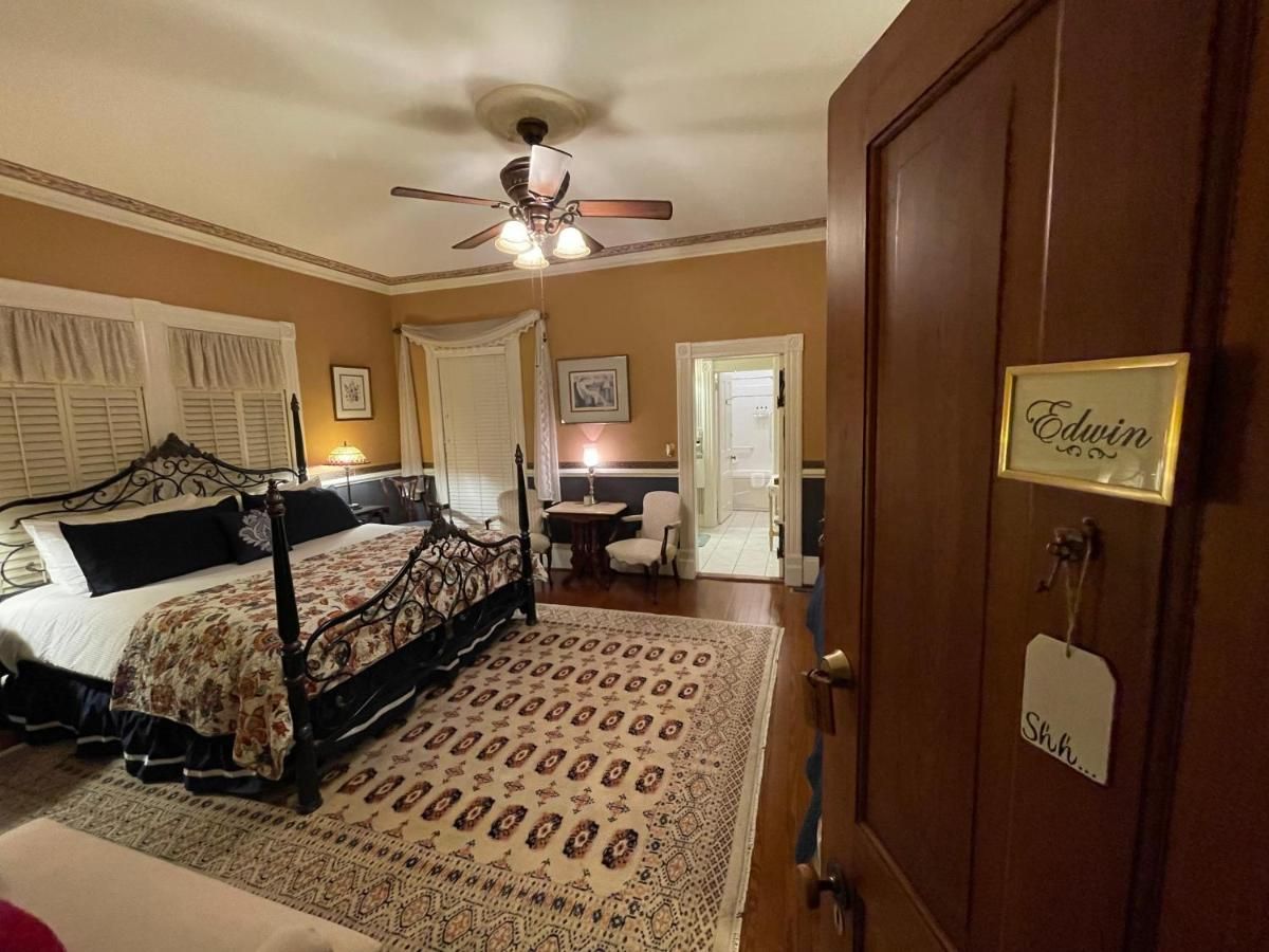 The Oaks Victorian Inn 6