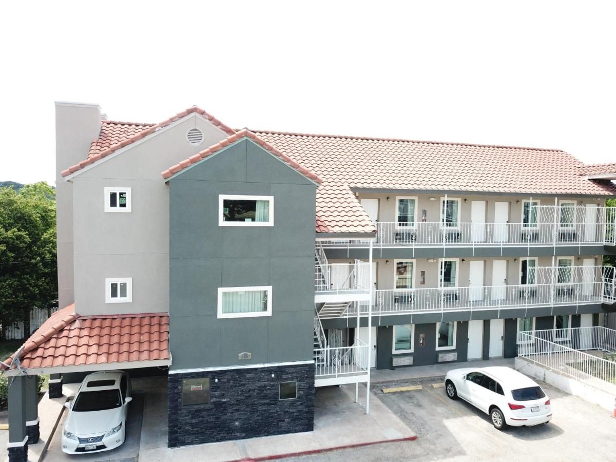Village Motor Inn 7