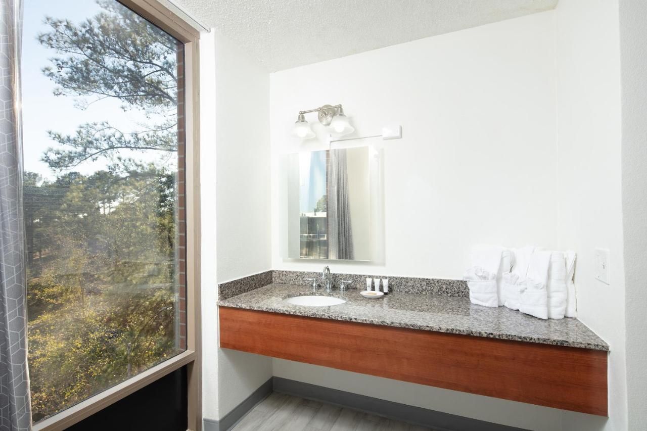 Hawthorn Extended Stay by Wyndham Columbia-Ft Jackson 8