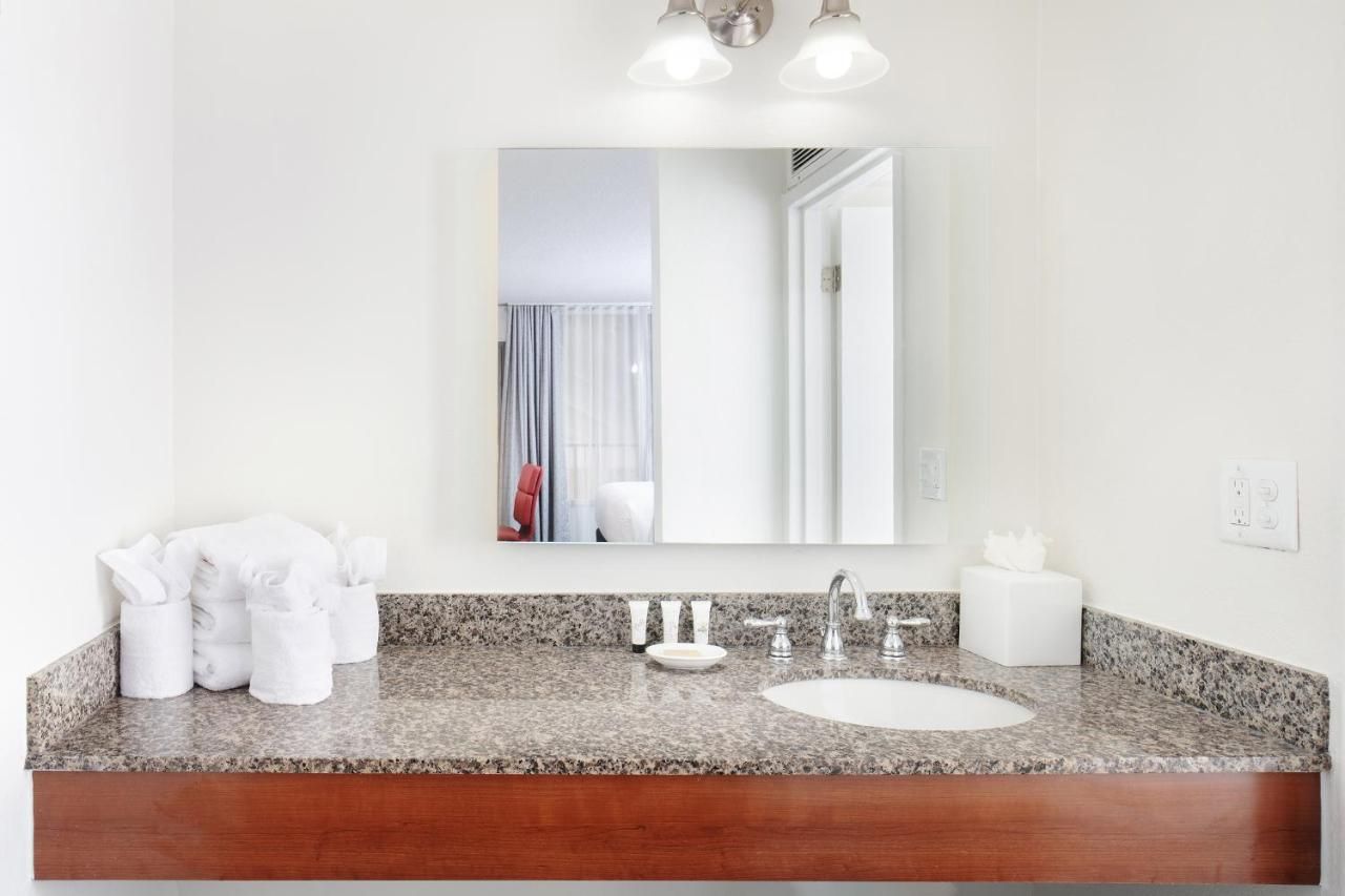 Hawthorn Extended Stay by Wyndham Columbia-Ft Jackson 9