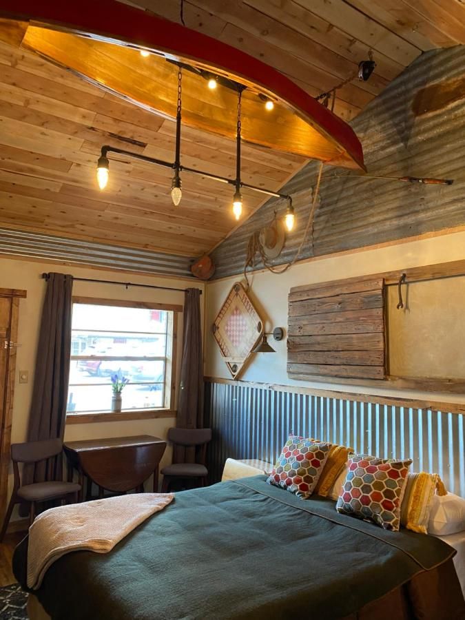 Dusty Boots Motel & Cafe 6