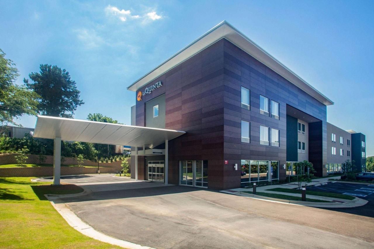La Quinta Inn & Suites by Wyndham Oxford 10