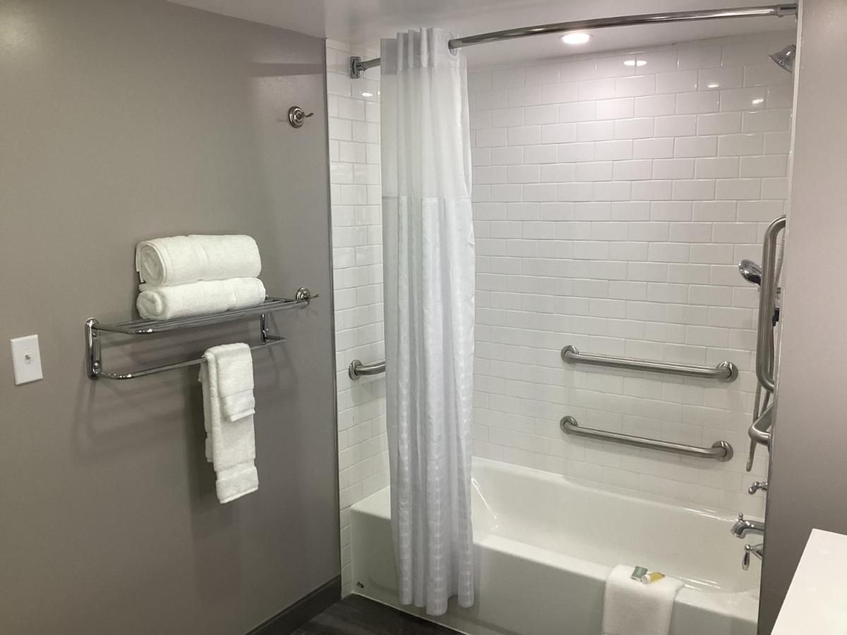 Super 8 by Wyndham Baltimore Northwest 7