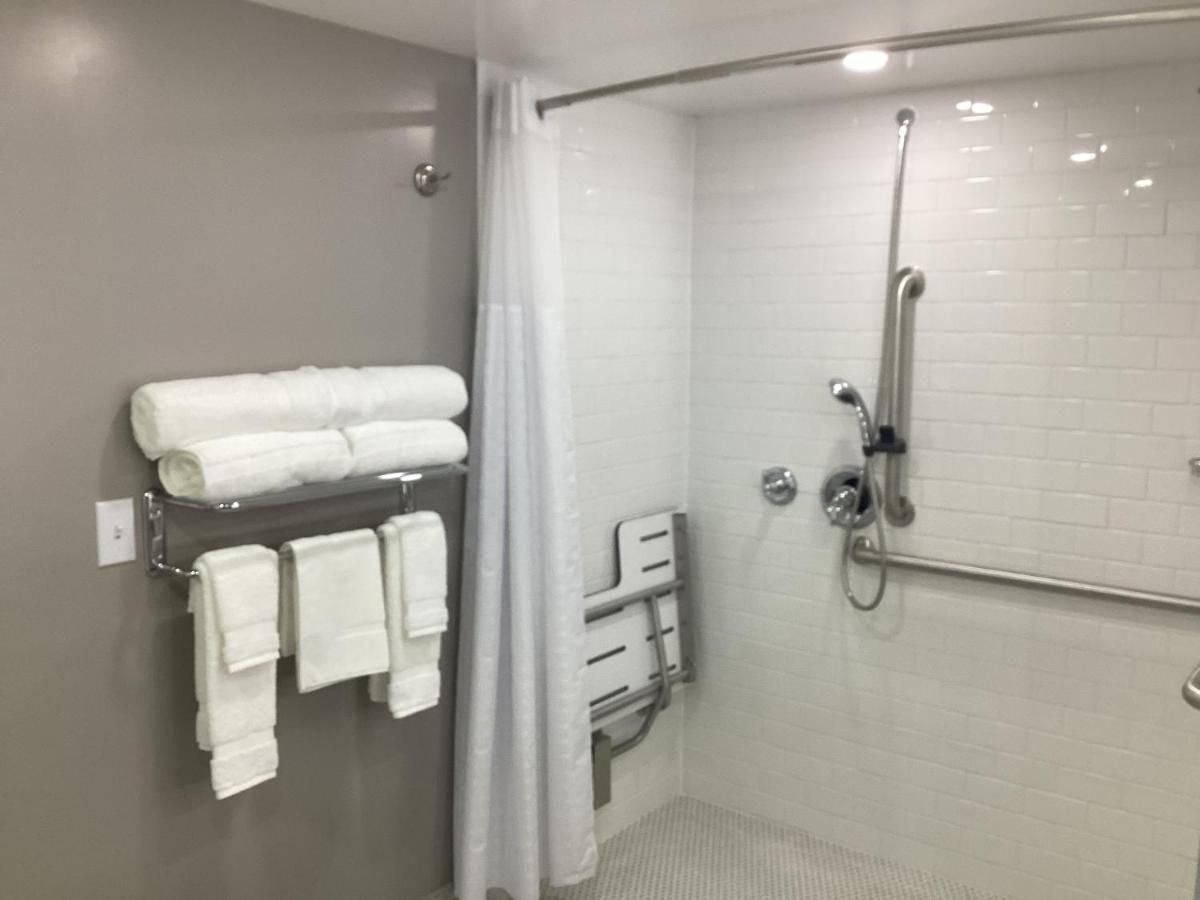 Super 8 by Wyndham Baltimore Northwest 6