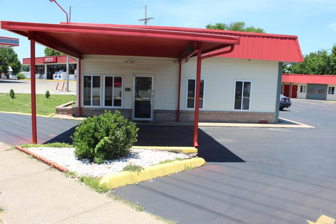 Guest House Motel 8