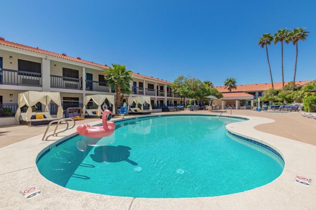 Venture on Country Club 6