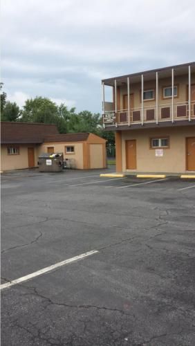 Hallmark Motel 9