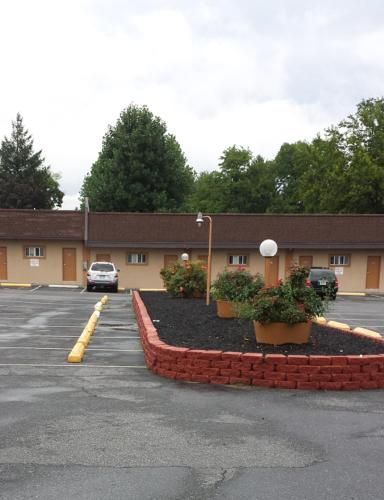 Hallmark Motel 10