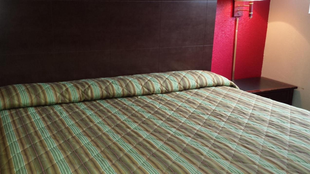 Hallmark Motel 8