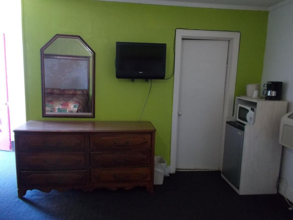 Hillside Motel 8