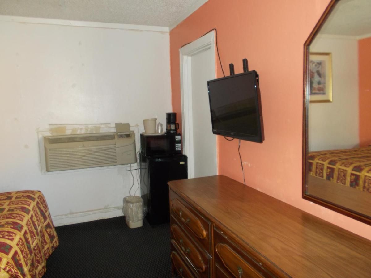 Hillside Motel 7